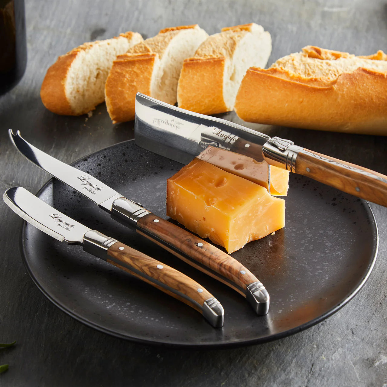 Käse-Set mit 3 Messern und Schneidebrett